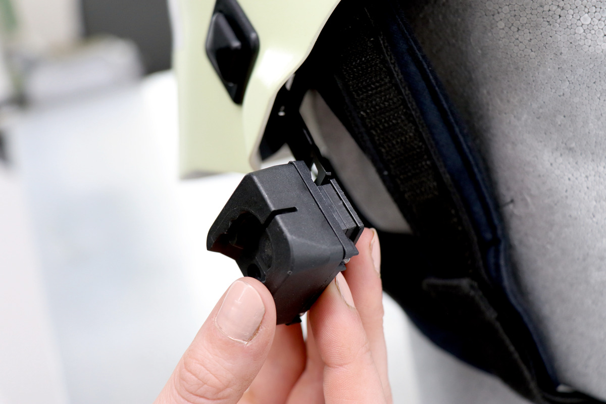 6902067151_parat_parasnap_ultralux_base_schuberth_f220_links_detail3