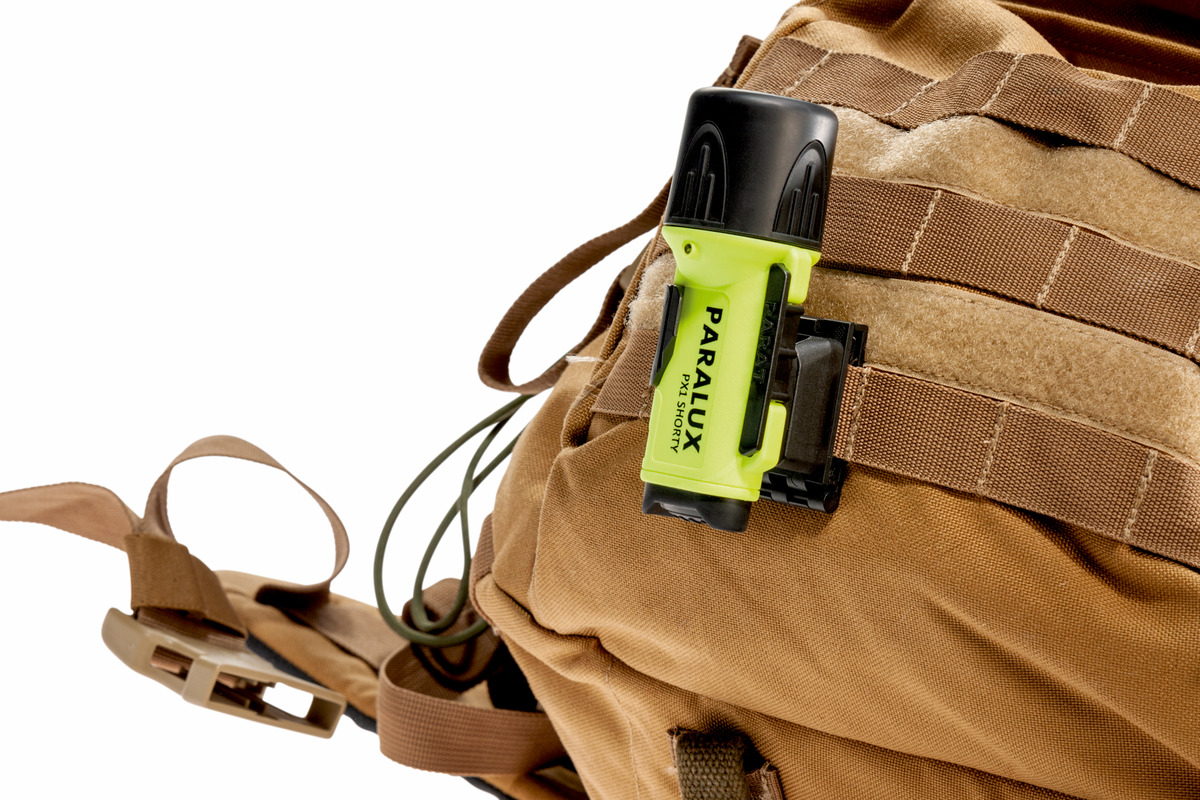 6902075151_parat_parasnap_ultralux_base_mini_mount_anwendung_rucksack_detail4