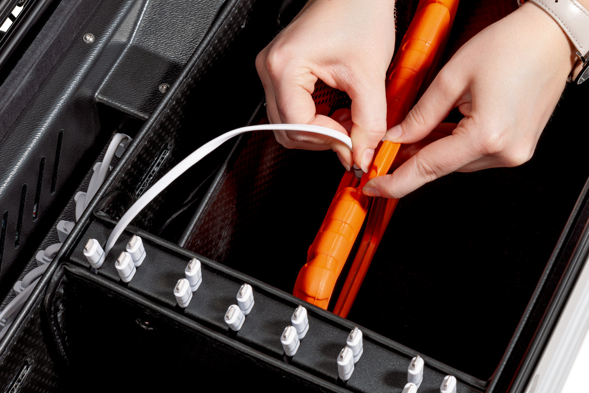 20864017001_parat_paraproject_case_i16_kidscover_weiss_charge_sync_detail6