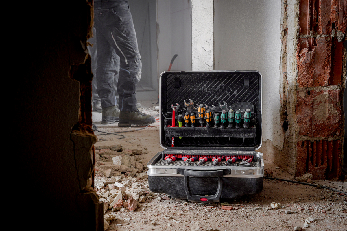 789500171_parat_werkzeugkoffer_toolcase_rollenkoffer_classic_kippzylinderschloss_kingsize_roll_cp-7_baustelle_1