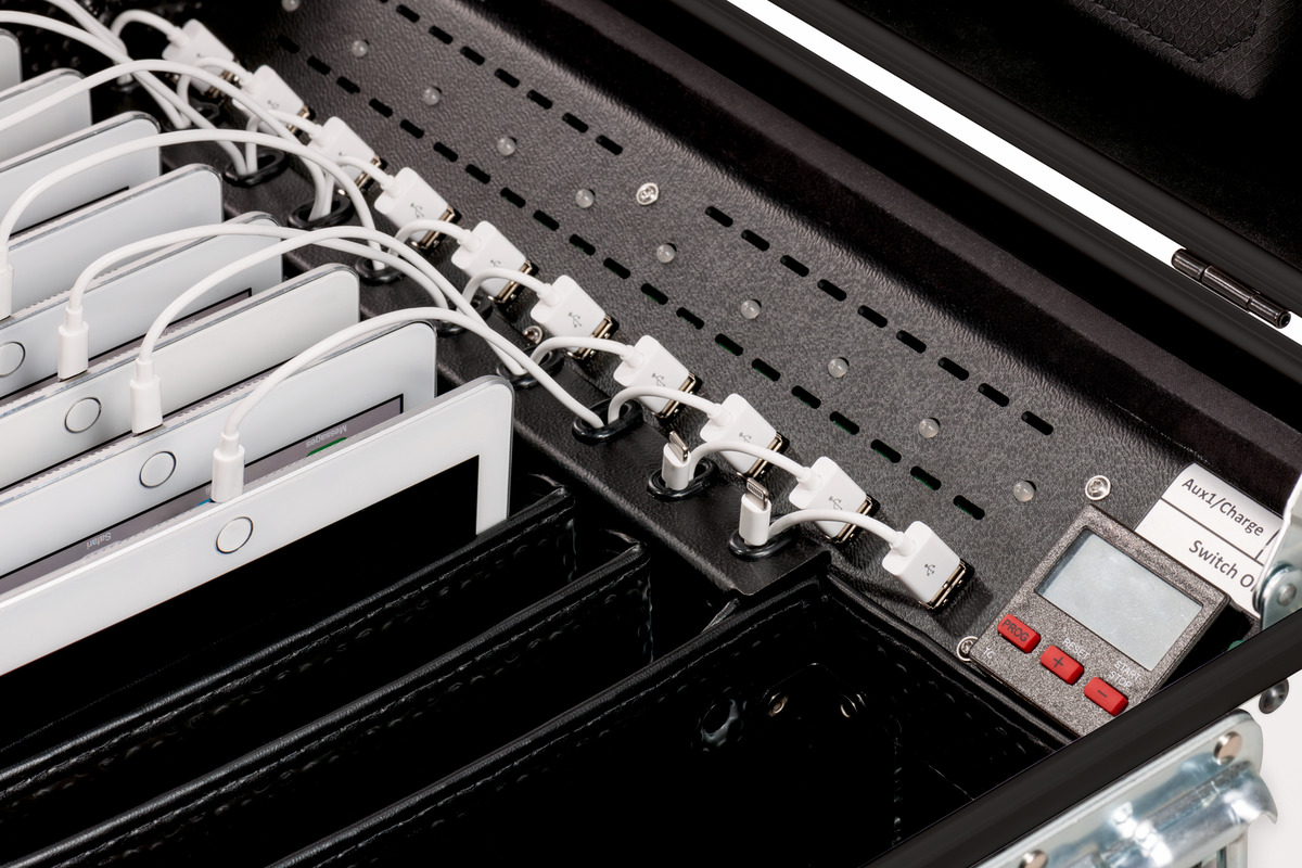 208618170_parat_paraproject_case_i10_weiss_tabletkoffer_charge_sync_detail7