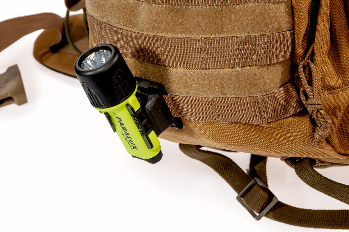 6902075151_parat_parasnap_ultralux_base_mini_mount_anwendung_rucksack_detail2